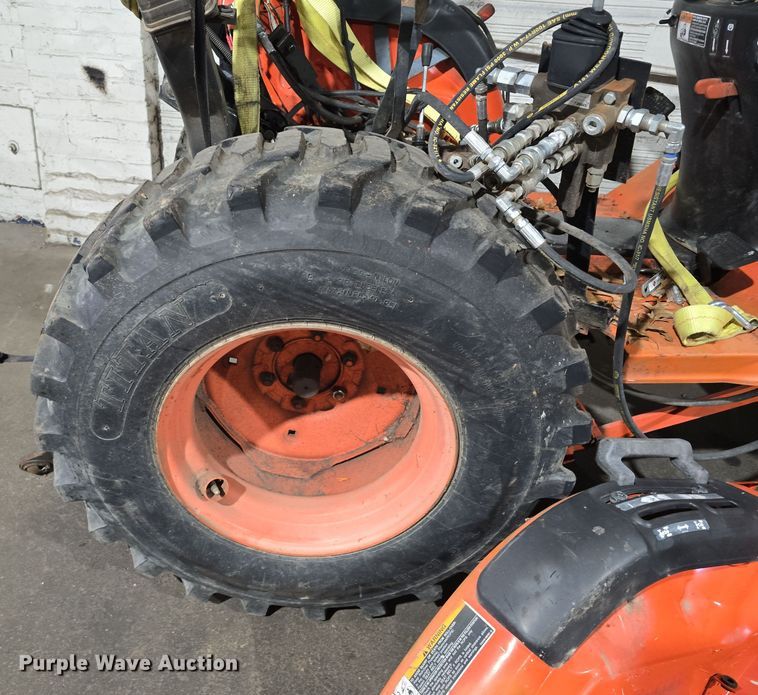 image for item DV0083 Kubota B7610 MFWD tractor