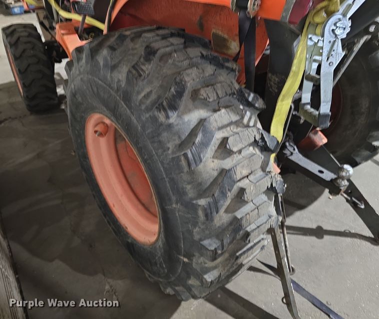 image for item DV0083 Kubota B7610 MFWD tractor