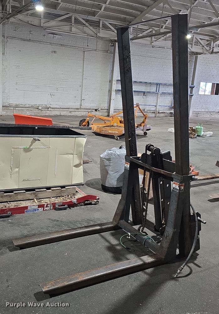 image for item DV0091 Tractor attachments