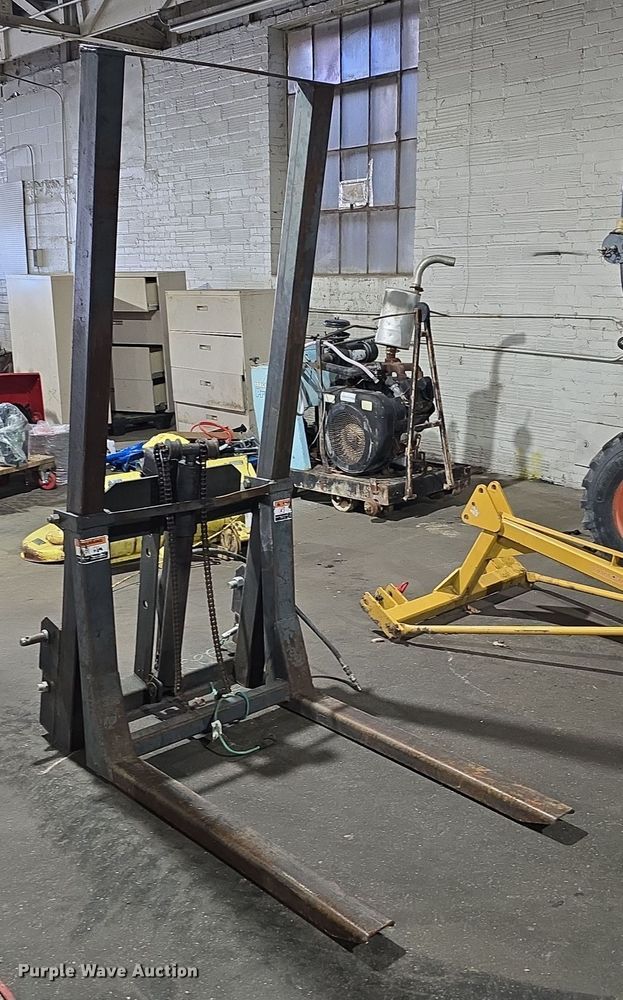 image for item DV0091 Tractor attachments