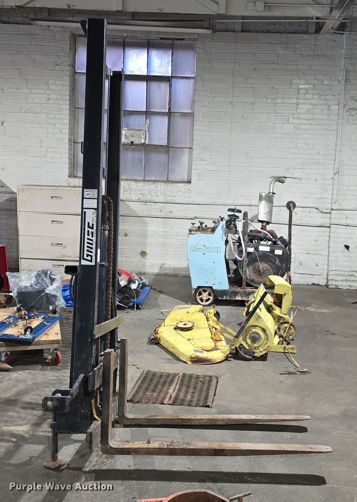 image for item DV0091 Tractor attachments