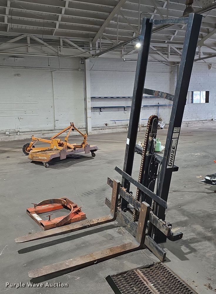 image for item DV0091 Tractor attachments