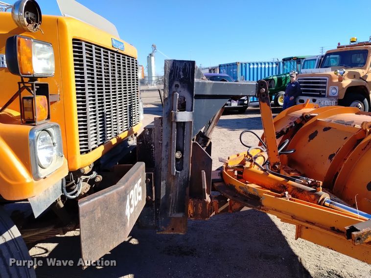 image for item DV6599 1989 GMC Brigadier dump truck