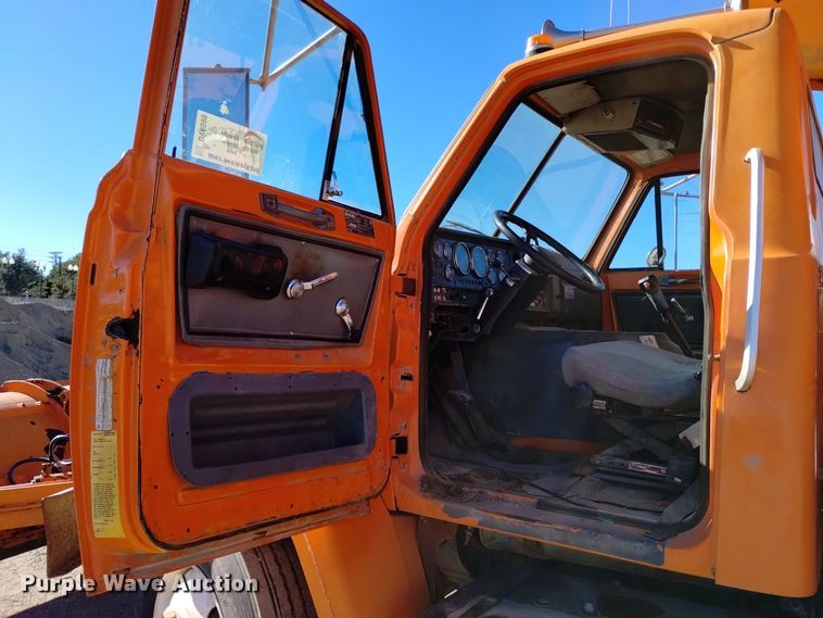 image for item DV6599 1989 GMC Brigadier dump truck