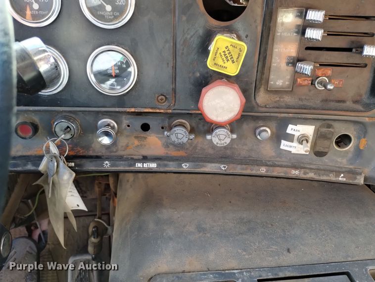 image for item DV6599 1989 GMC Brigadier dump truck