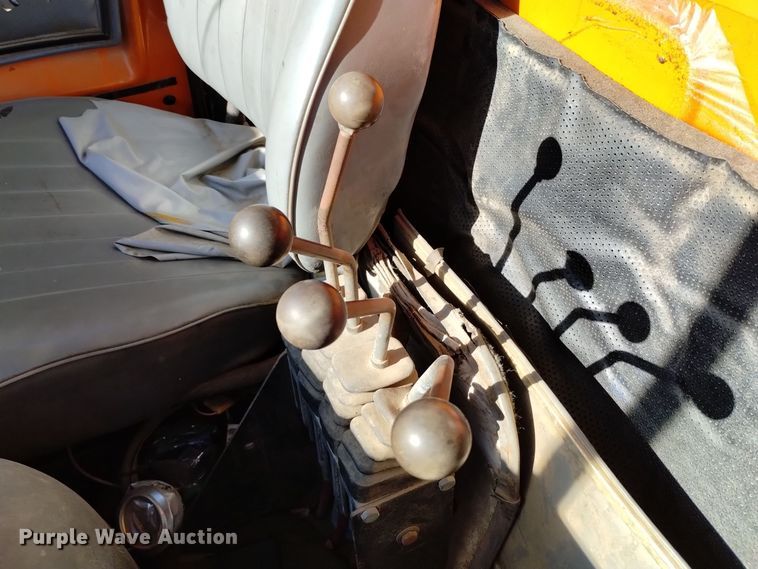 image for item DV6599 1989 GMC Brigadier dump truck