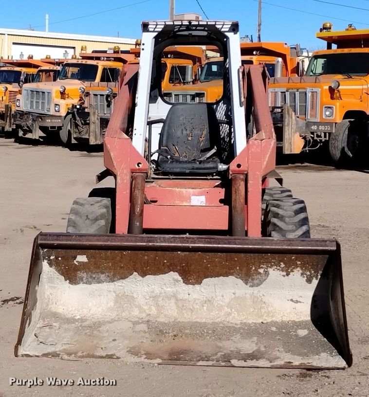 image for item DV6601 Gehl  5620 skid steer loader