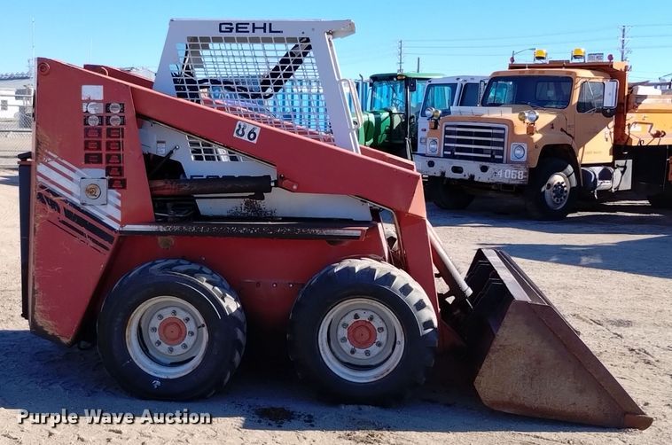 image for item DV6601 Gehl  5620 skid steer loader