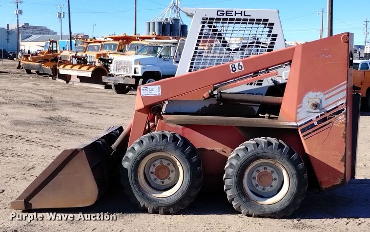 image for item DV6601 Gehl  5620 skid steer loader