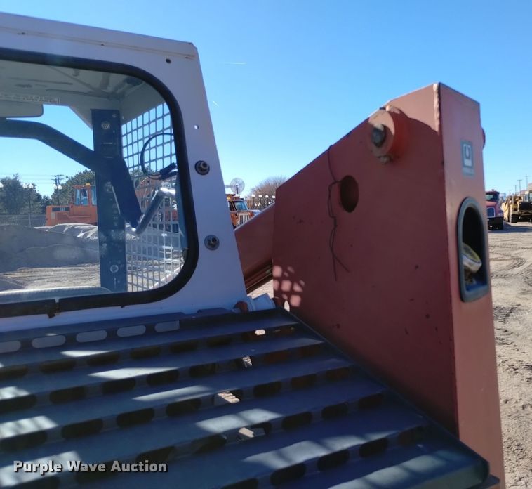 image for item DV6601 Gehl  5620 skid steer loader