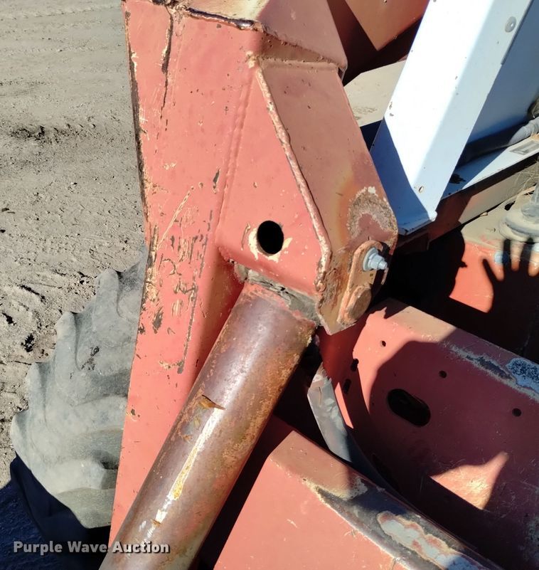 image for item DV6601 Gehl  5620 skid steer loader