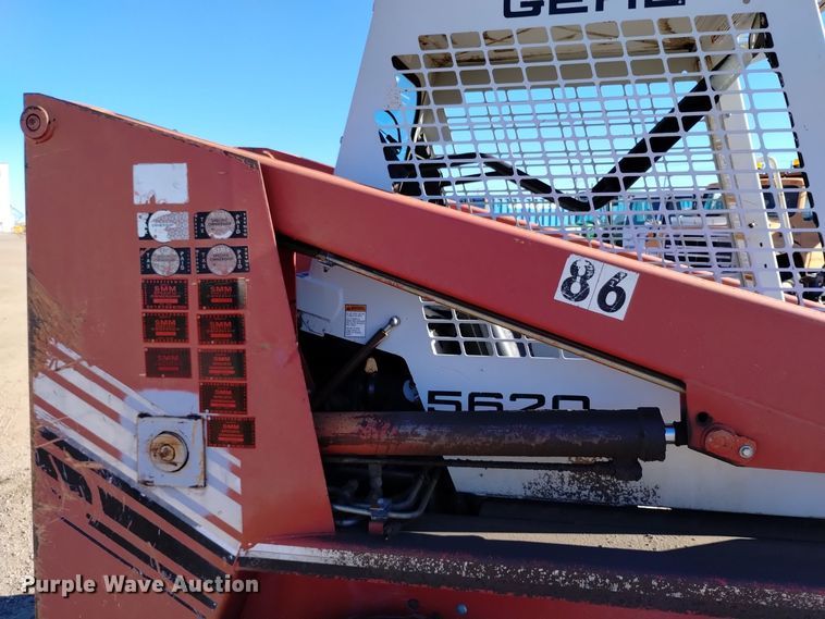 image for item DV6601 Gehl  5620 skid steer loader