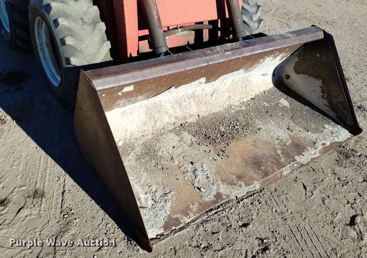 image for item DV6601 Gehl  5620 skid steer loader