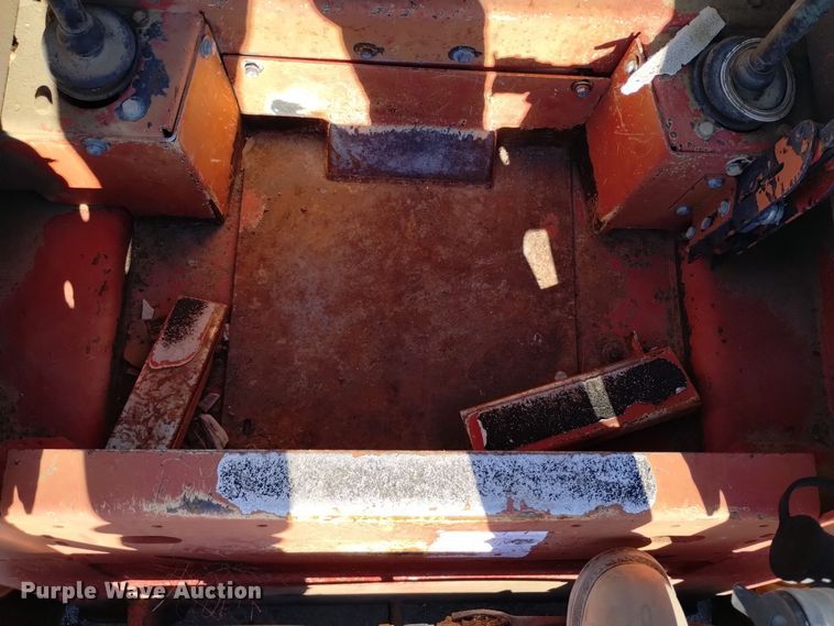 image for item DV6601 Gehl  5620 skid steer loader