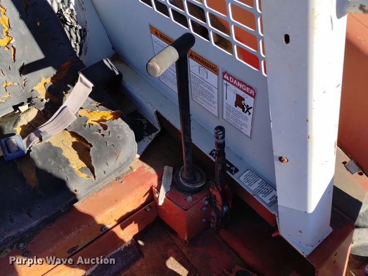 image for item DV6601 Gehl  5620 skid steer loader