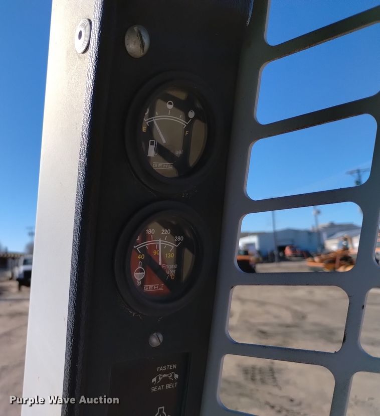 image for item DV6601 Gehl  5620 skid steer loader