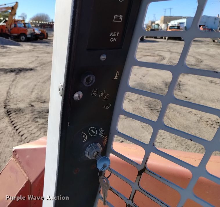 image for item DV6601 Gehl  5620 skid steer loader