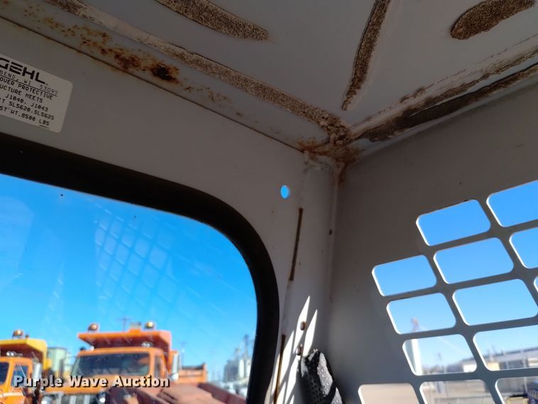 image for item DV6601 Gehl  5620 skid steer loader