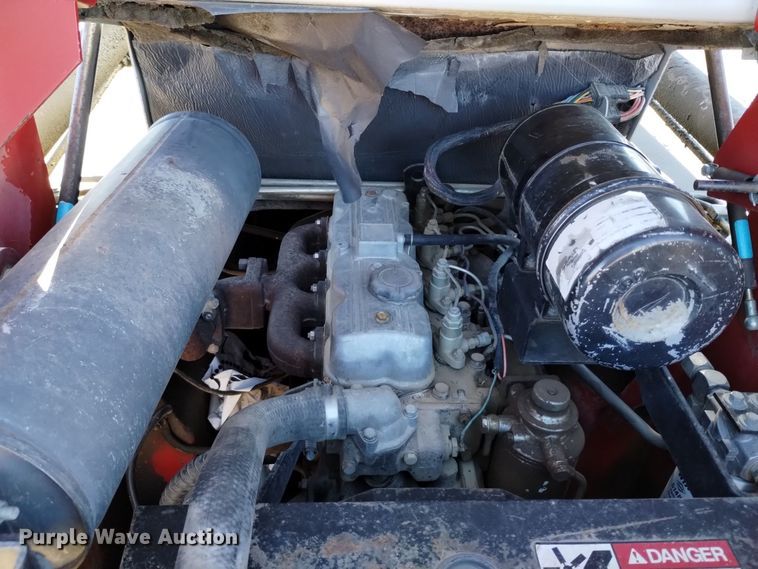 image for item DV6601 Gehl  5620 skid steer loader