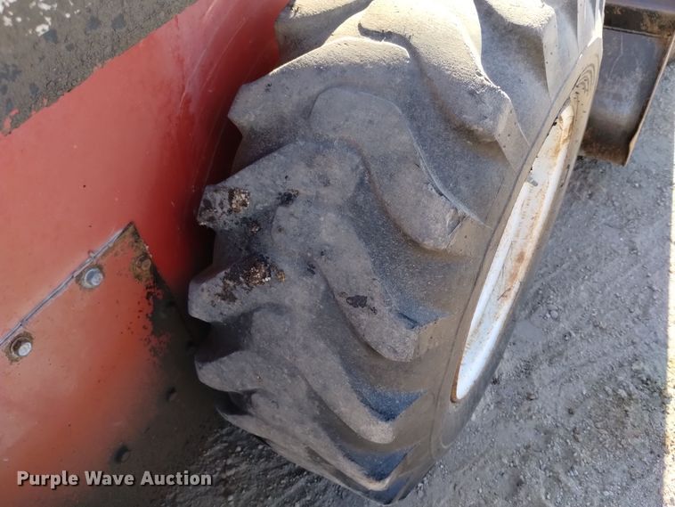 image for item DV6601 Gehl  5620 skid steer loader