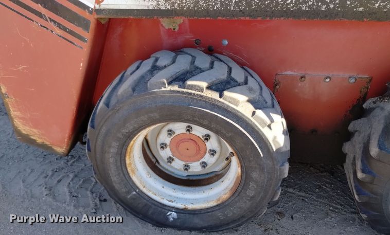 image for item DV6601 Gehl  5620 skid steer loader