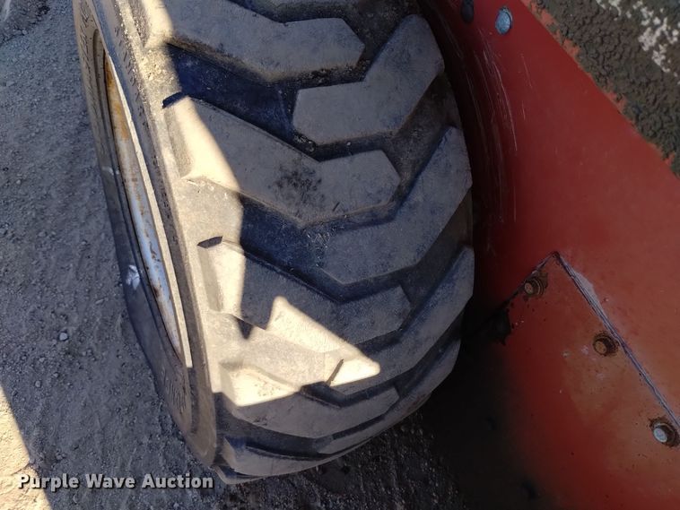 image for item DV6601 Gehl  5620 skid steer loader