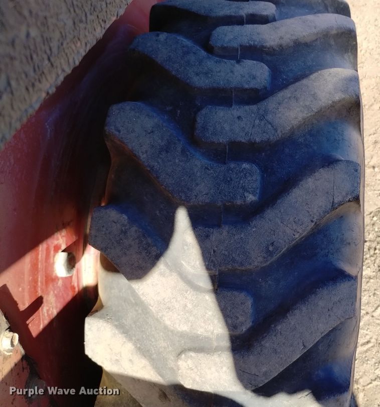 image for item DV6601 Gehl  5620 skid steer loader