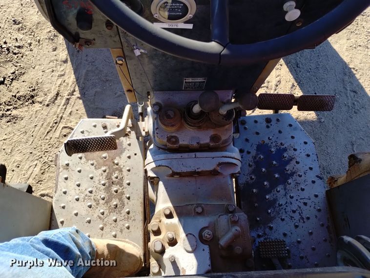 image for item DV6604 1977 Massey Ferguson  285 tractor