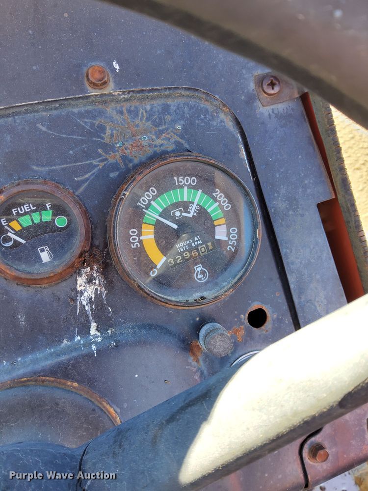 image for item DV6604 1977 Massey Ferguson  285 tractor