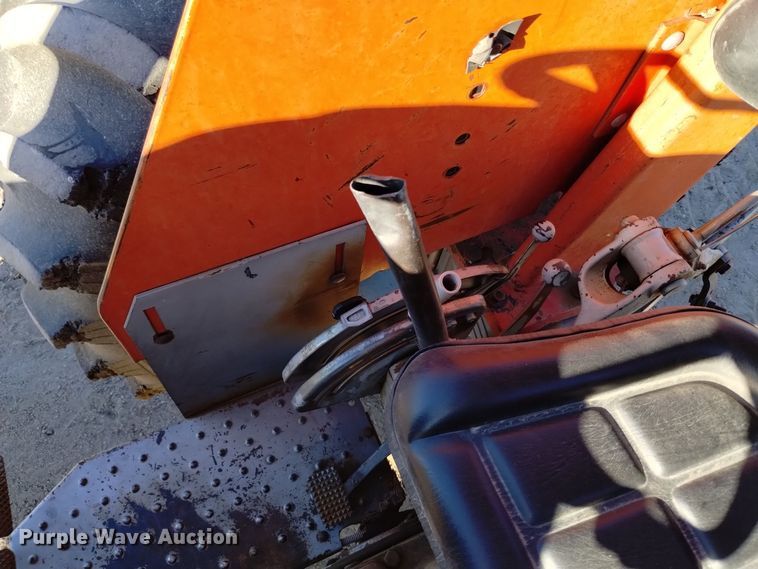 image for item DV6604 1977 Massey Ferguson  285 tractor