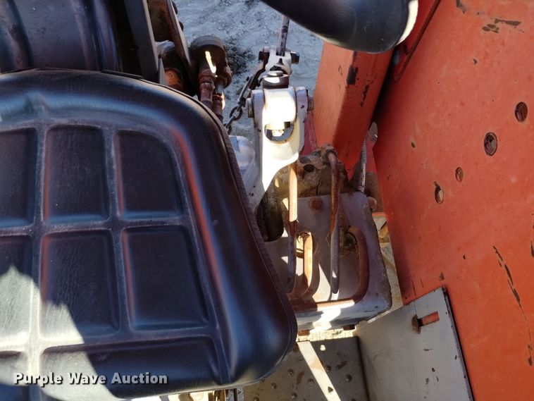 image for item DV6604 1977 Massey Ferguson  285 tractor