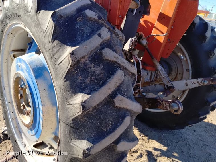 image for item DV6604 1977 Massey Ferguson  285 tractor