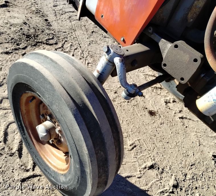 image for item DV6604 1977 Massey Ferguson  285 tractor