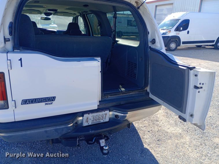 image for item DW0897 2003 Ford Excursion SUV
