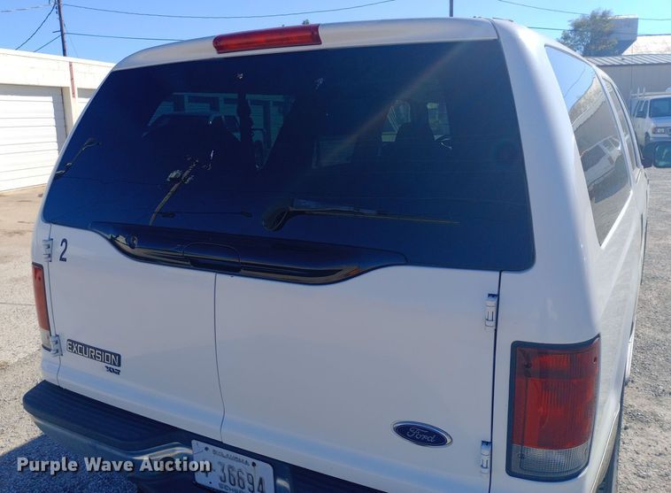 image for item DW0900 2003 Ford  Excursion SUV