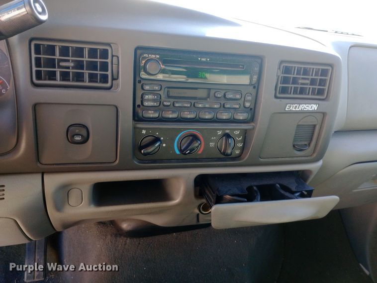 image for item DW0900 2003 Ford  Excursion SUV