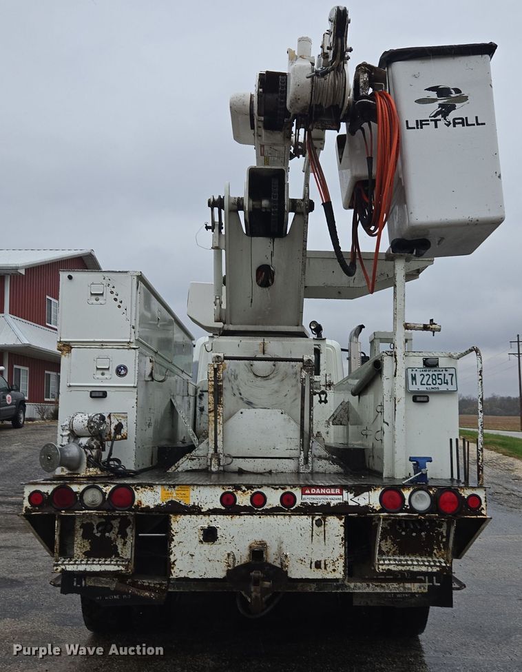 image for item DX1493 2006 International 7400 bucket truck