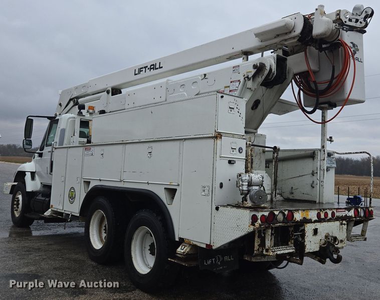 image for item DX1493 2006 International 7400 bucket truck