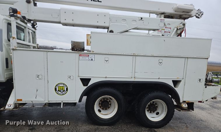 image for item DX1493 2006 International 7400 bucket truck