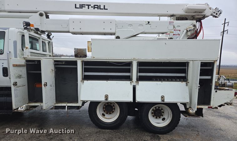 image for item DX1493 2006 International 7400 bucket truck