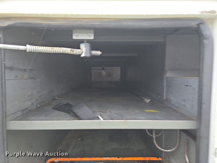 image for item DX1493 2006 International 7400 bucket truck