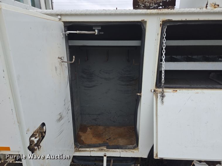 image for item DX1493 2006 International 7400 bucket truck