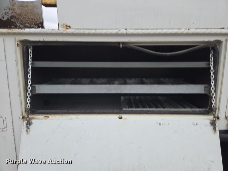 image for item DX1493 2006 International 7400 bucket truck