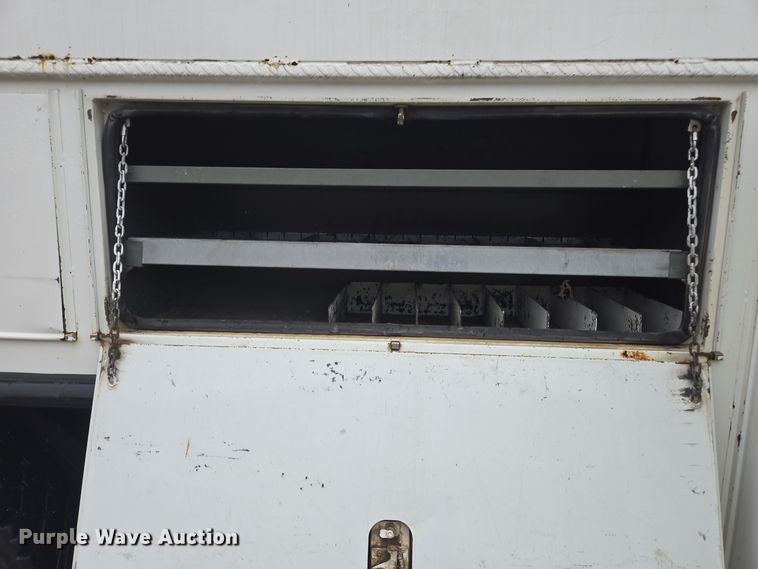 image for item DX1493 2006 International 7400 bucket truck