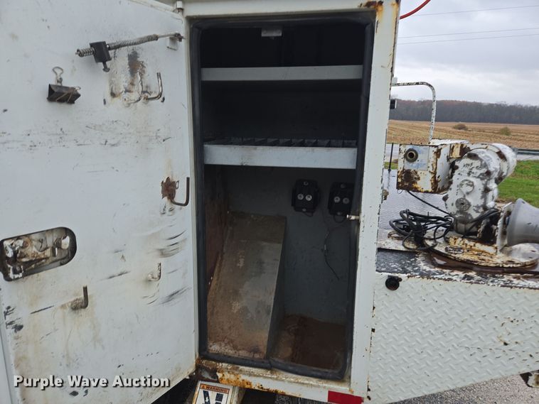 image for item DX1493 2006 International 7400 bucket truck