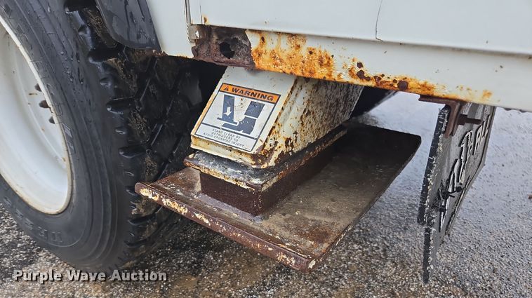 image for item DX1493 2006 International 7400 bucket truck