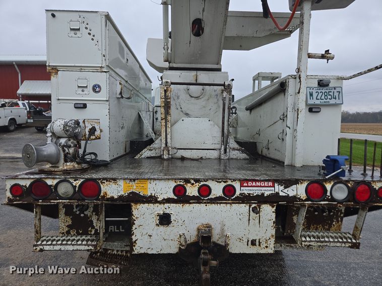 image for item DX1493 2006 International 7400 bucket truck