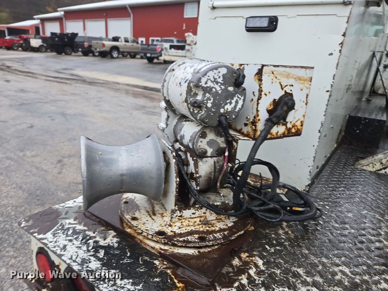 image for item DX1493 2006 International 7400 bucket truck