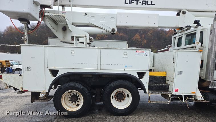 image for item DX1493 2006 International 7400 bucket truck