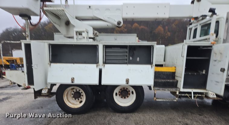 image for item DX1493 2006 International 7400 bucket truck